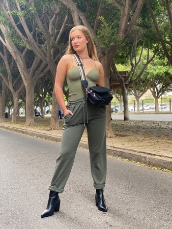 Pantalón sport ancho