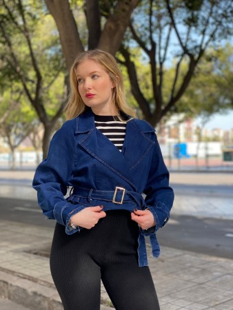 Chaqueta vaquera corta
